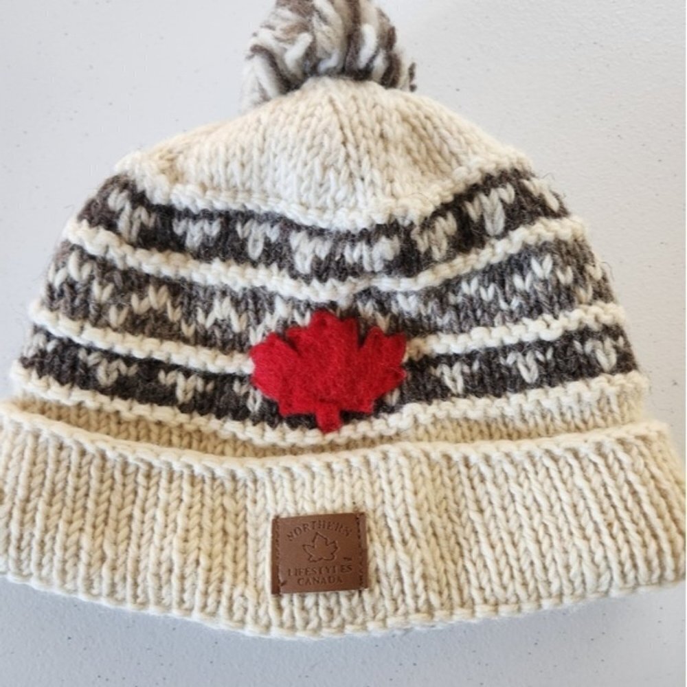 Northern Lifestyles Cowichan Touque Hat Beanie Pom Pom 100% Wool Beige Winter